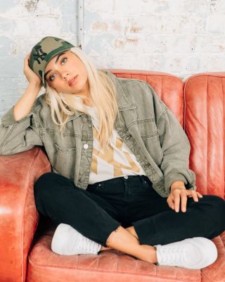 NEW ERA LINE CAPS AND CLOTHES